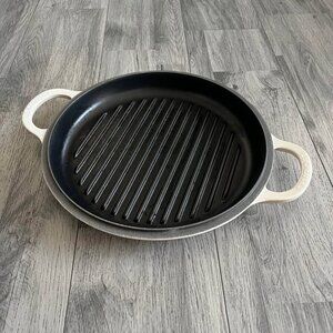 Le Creuset Cast Iron Signature Deep Round Grill in Beige Made in France